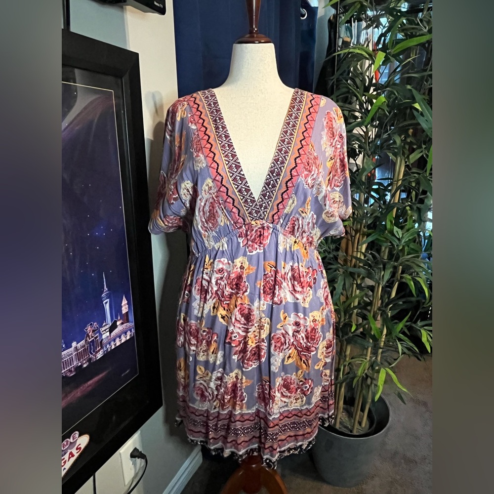 NWOT Sky and Sand fun v-neck dress